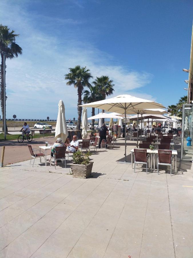 Apartamento para 5 personas frente al mar Cubelles Bagian luar foto